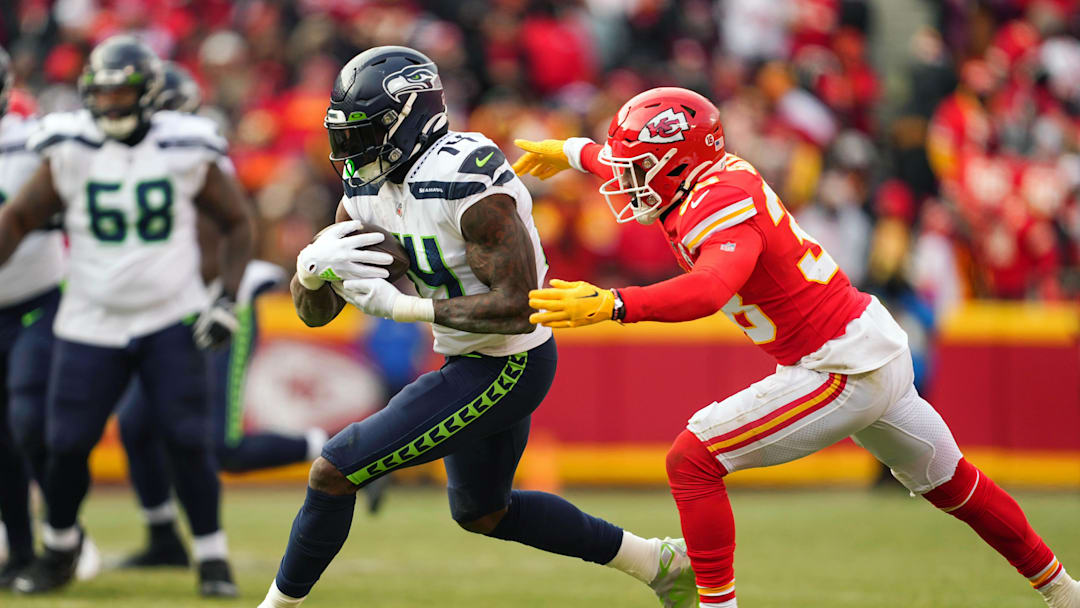 网站提供丰富的电竞知识版块,通过赛事焦点、项目规则讲解、战队背景资料与战术结构分析等内容,让用户从多个层面对电竞赛事形成系统理解。无论是新手观众还是资深爱好者,都能在平台找到适合自身需求的信息。